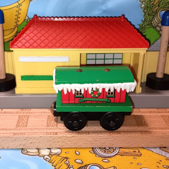 Thomas Wooden Railway Train Engine Track Winter Caboose Christmas - Picture 2 of 3